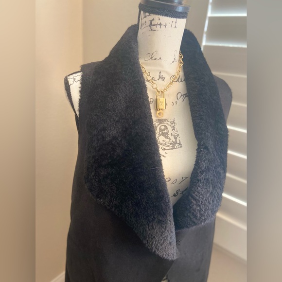 ECOTE fur long vest - Picture 2 of 6